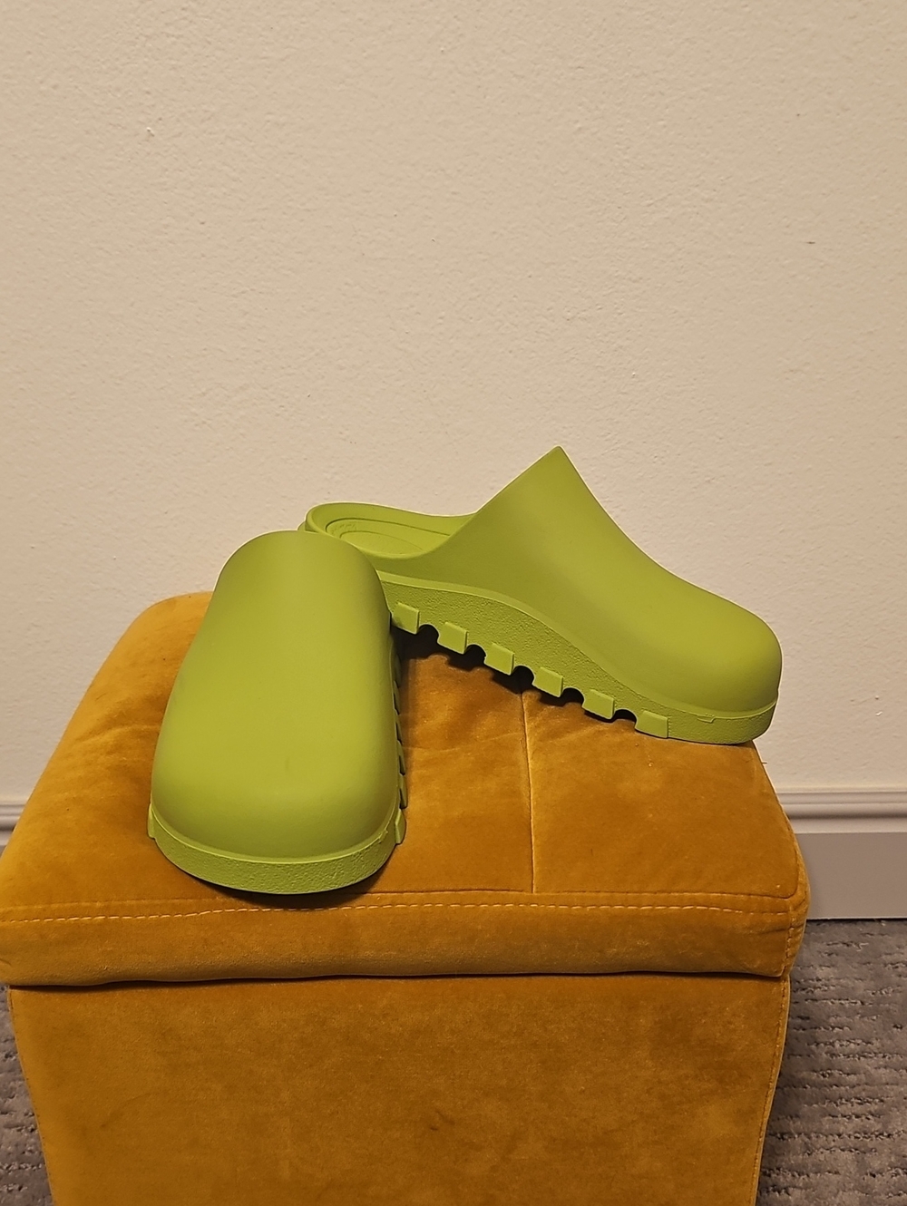 ●●FREE PEOPLE LIME GREEN SLIP ON MULES NWOT SIZE EU41/42 US9.5/10.5●●